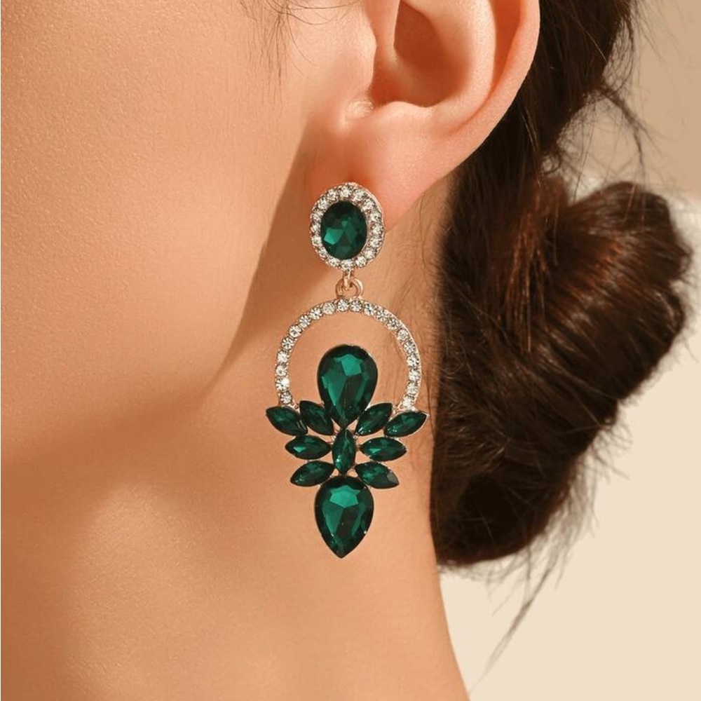Elegant emerald Green color Drop Earrings